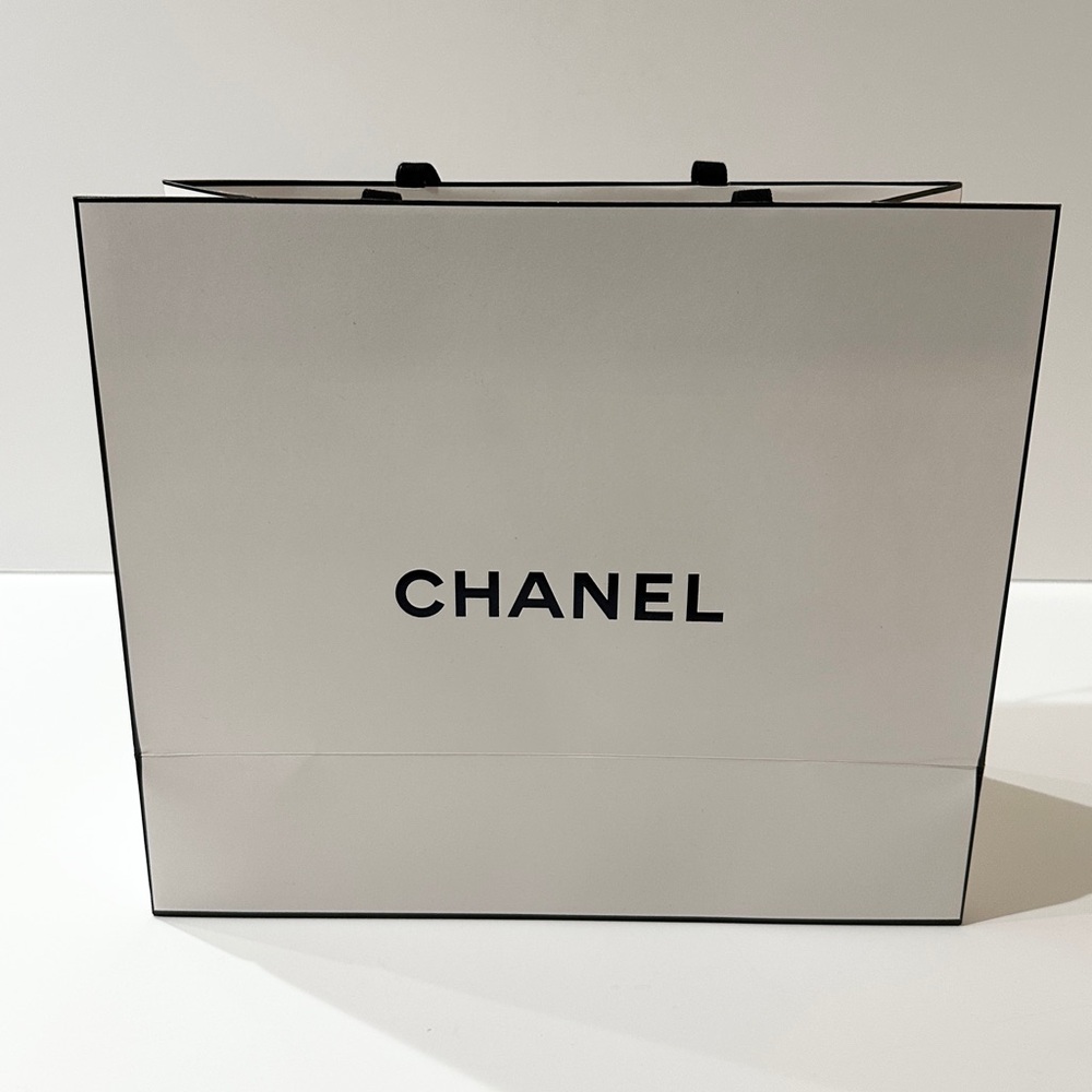 CHANEL White Shopping Bag with Black Logo and Trim